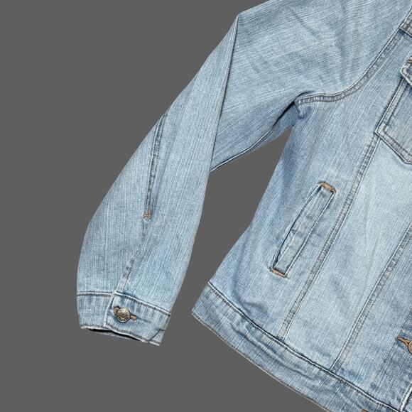 Route 66 Women’s Light Wash Denim Trucker Jacket Size Large - Picture 2 of 6